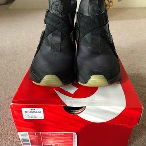 Nike Shoes - Nike Huaraches Nike Shoes - Nike Huaraches